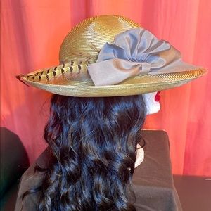 Elegant Vintage Summer Hat With Blue Bow And Feather